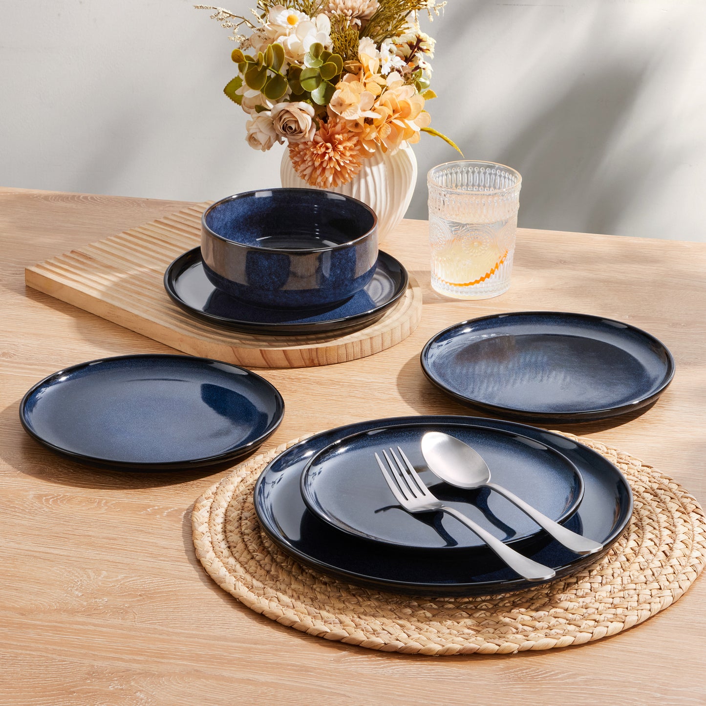 Onader Dinnerware Sets for 6, 18-Piece Plates and Bowls Set, Reactive Glaze Dishes, Stoneware Dinnerware set, Microwave & Dishwasher Safe - Deep Sea Blue